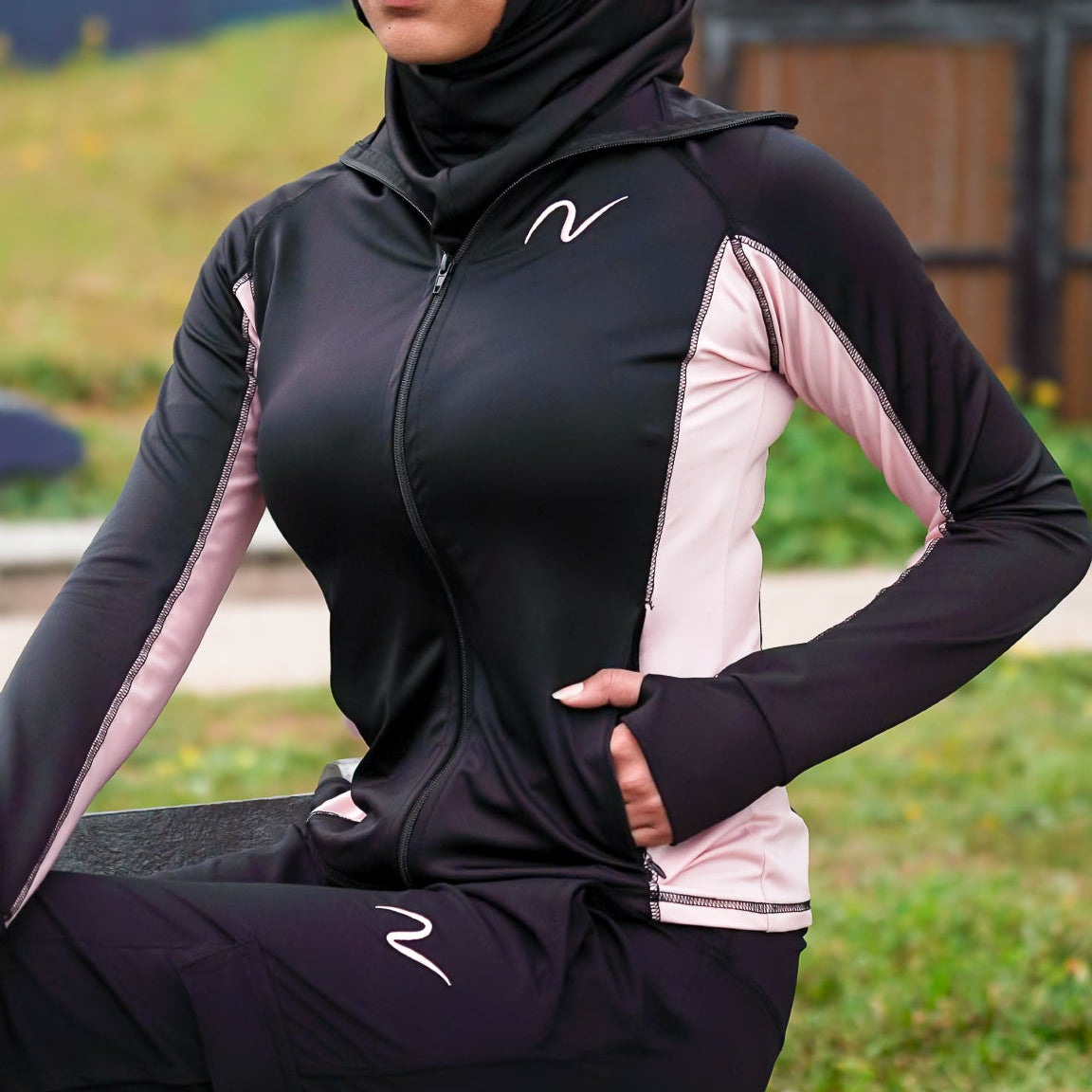 nmbs motion top with thumb loop